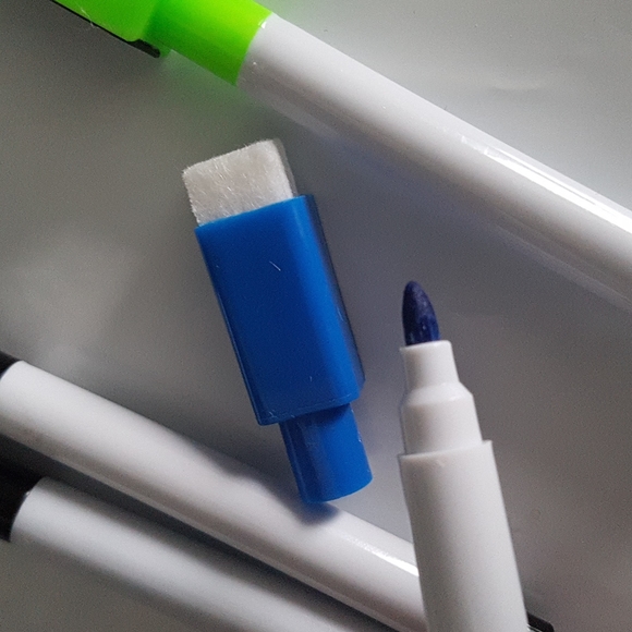 2/15$ NEW 4 pcs Erasable Magnetic Markers for White Boards (Small) - Picture 4 of 8